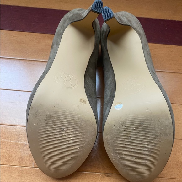 Jessica Simpson Olive Pumps - Picture 3 of 3